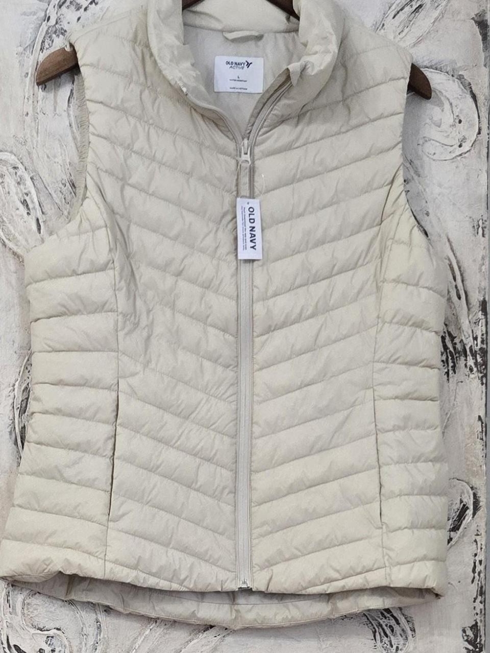Old Navy Women's Light Cream Quilted Packable Puffer Vest